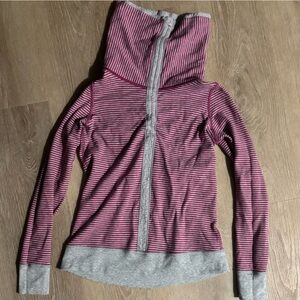 Lululemon reversible Sweatshirt gray/pink striped